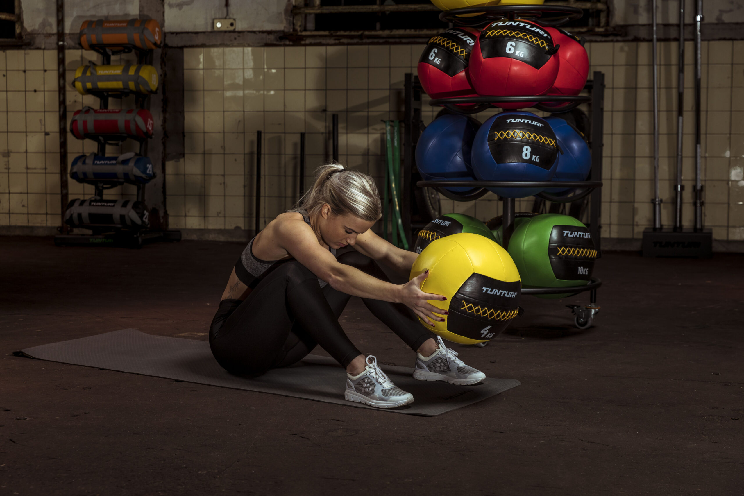 Tunturi Wall Ball - Medizinball - Functional Training Ball 10kg - Schwarz Tunturi Wall Ball - Medizinball - Functional Training Ball 10kg - Schwarz