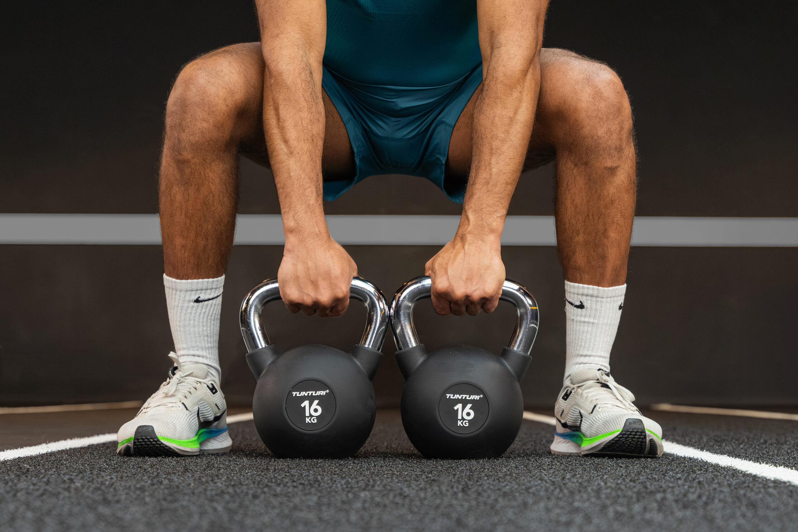 Tunturi Kettlebell - Platinum Rubber 6kg - Schwarz Tunturi Kettlebell - Platinum Rubber 6kg - Schwarz