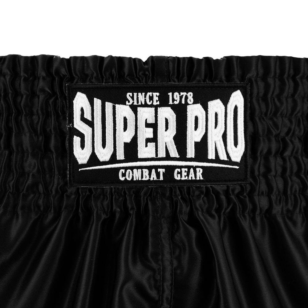 Super Pro Combat Gear Kickbox-Shorts - Thai- und Kickboxshort Brave - Schwarz / Weiß Super Pro Combat Gear Kickbox-Shorts - Thai- und Kickboxshort Brave - Schwarz / Weiß