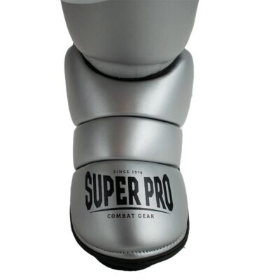 Super Pro Combat Gear Schienbein- und Spannschutz - Rebel - Grau / Schwarz / Weiß Super Pro Combat Gear Schienbein- und Spannschutz - Rebel - Grau / Schwarz / Weiß