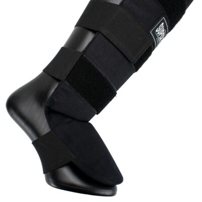 Super Pro Combat Gear Schienbein- und Spannschutz - Savior - Schwarz / Weiß Super Pro Combat Gear Schienbein- und Spannschutz - Savior - Schwarz / Weiß