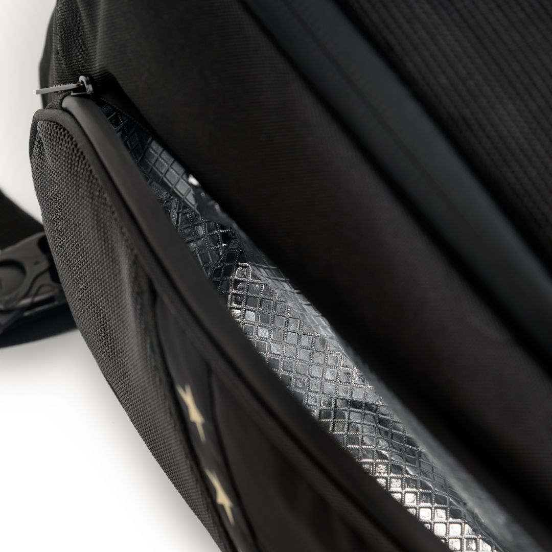 Joya Strike Rucksack Schwarz Gold 55x45x30 cm Joya Strike Rucksack Schwarz Gold 55x45x30 cm