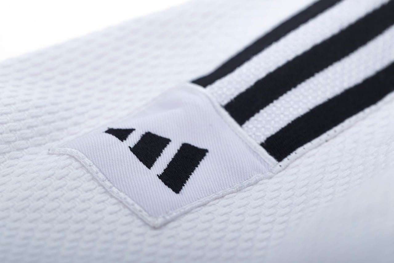 Adidas Judoanzug - J650 - Weiß (ADIJ650-W) Adidas Judoanzug - J650 - Weiß (ADIJ650-W)