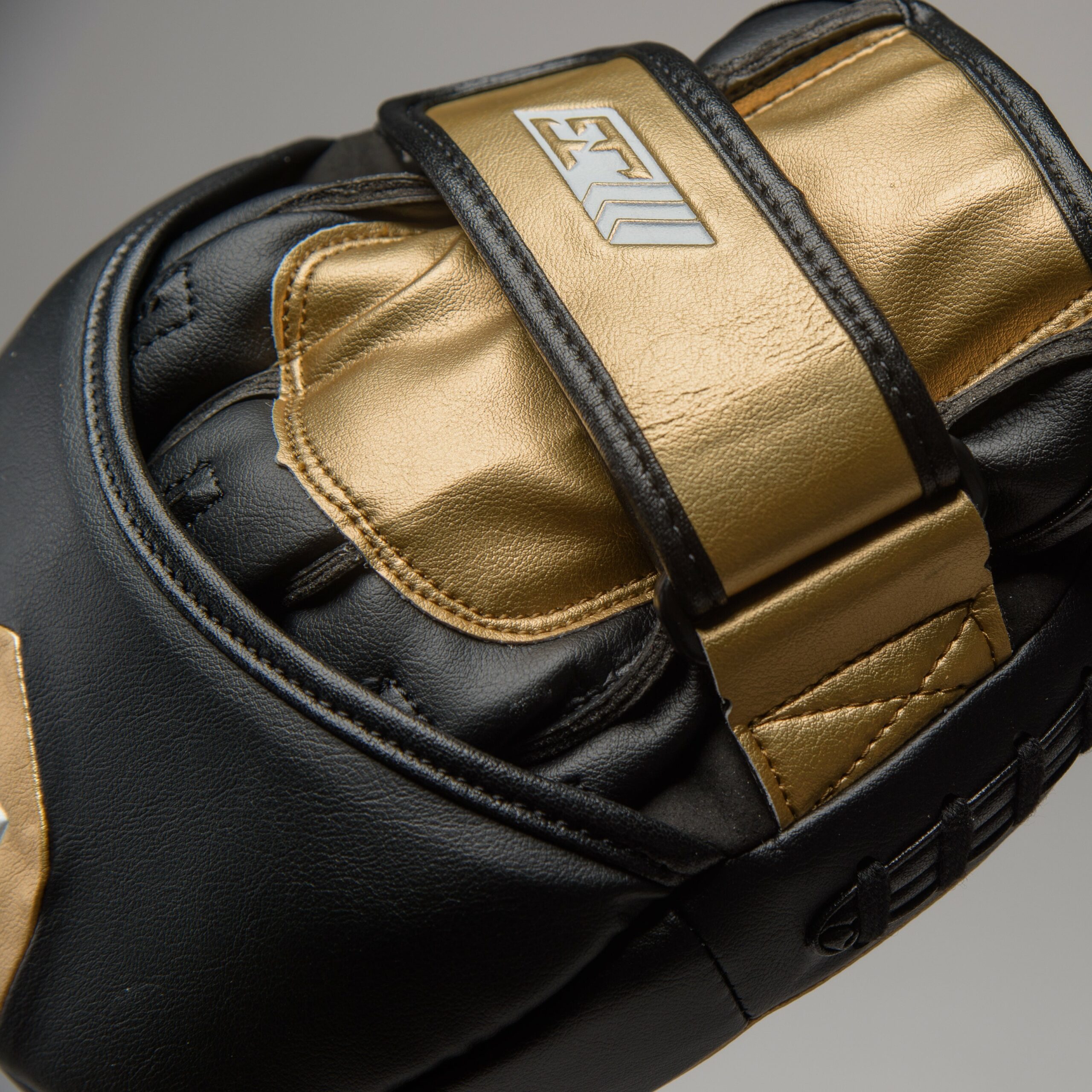 Joya Performance CM100 Pratzen Schwarz Gold Joya Performance CM100 Pratzen Schwarz Gold
