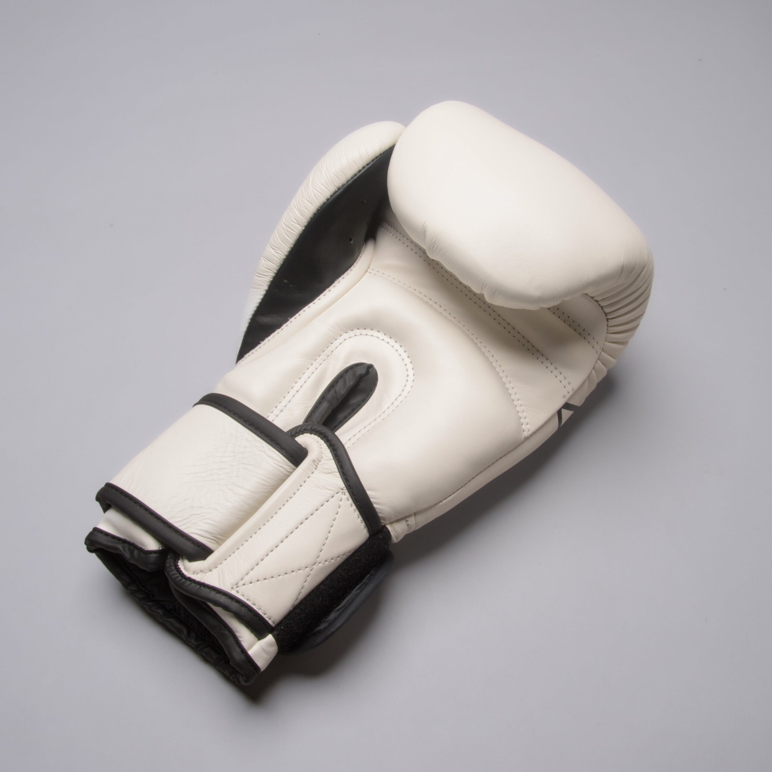Joya Strike Kickboxhandschuhe Weiß Joya Strike Kickboxhandschuhe Weiß