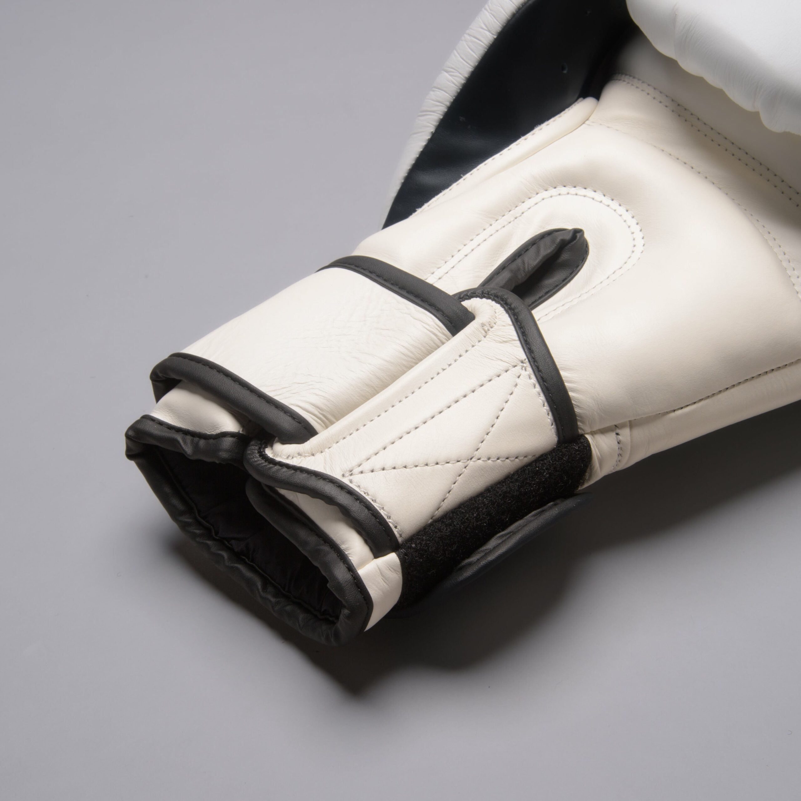 Joya Strike Kickboxhandschuhe Weiß Joya Strike Kickboxhandschuhe Weiß