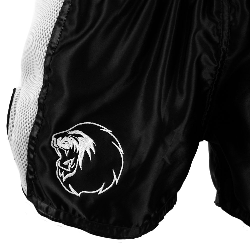 Super Pro Combat Gear Kickbox-Shorts - Thai- und Kickboxshort Brave - Schwarz / Weiß Super Pro Combat Gear Kickbox-Shorts - Thai- und Kickboxshort Brave - Schwarz / Weiß