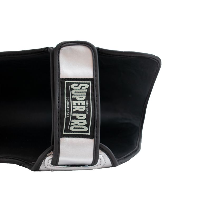 Super Pro Combat Gear Schienbein- und Spannschutz - Rebel - Grau / Schwarz / Weiß Super Pro Combat Gear Schienbein- und Spannschutz - Rebel - Grau / Schwarz / Weiß